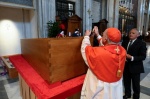 trumna z ciałem papieża Franciszka